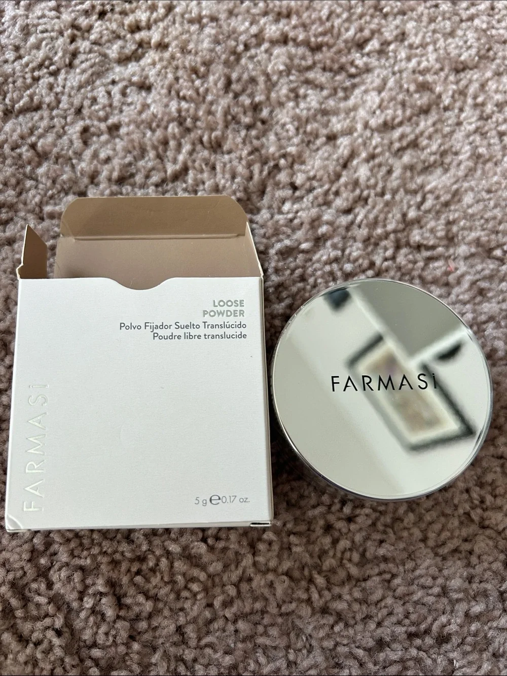 Farmasi Loose Translucent Powder Compact in White and Silver